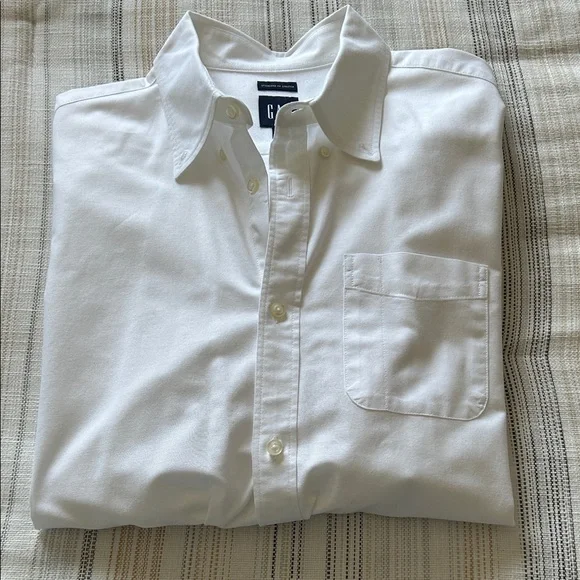 GAP White Men’s Oxford Button-Down Shirt with Chest Pocket - Picture 1 of 4